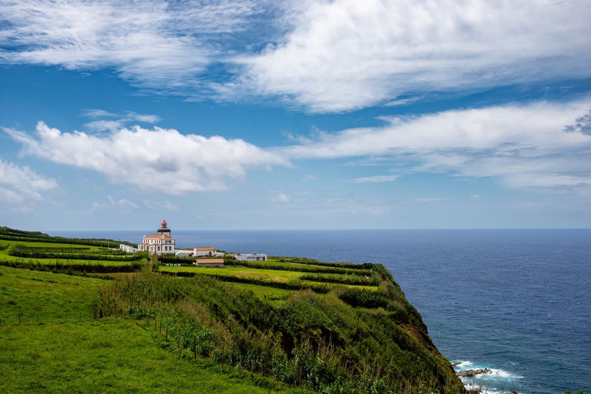 Pâturages verdoyants de l'intérieur de São Miguel