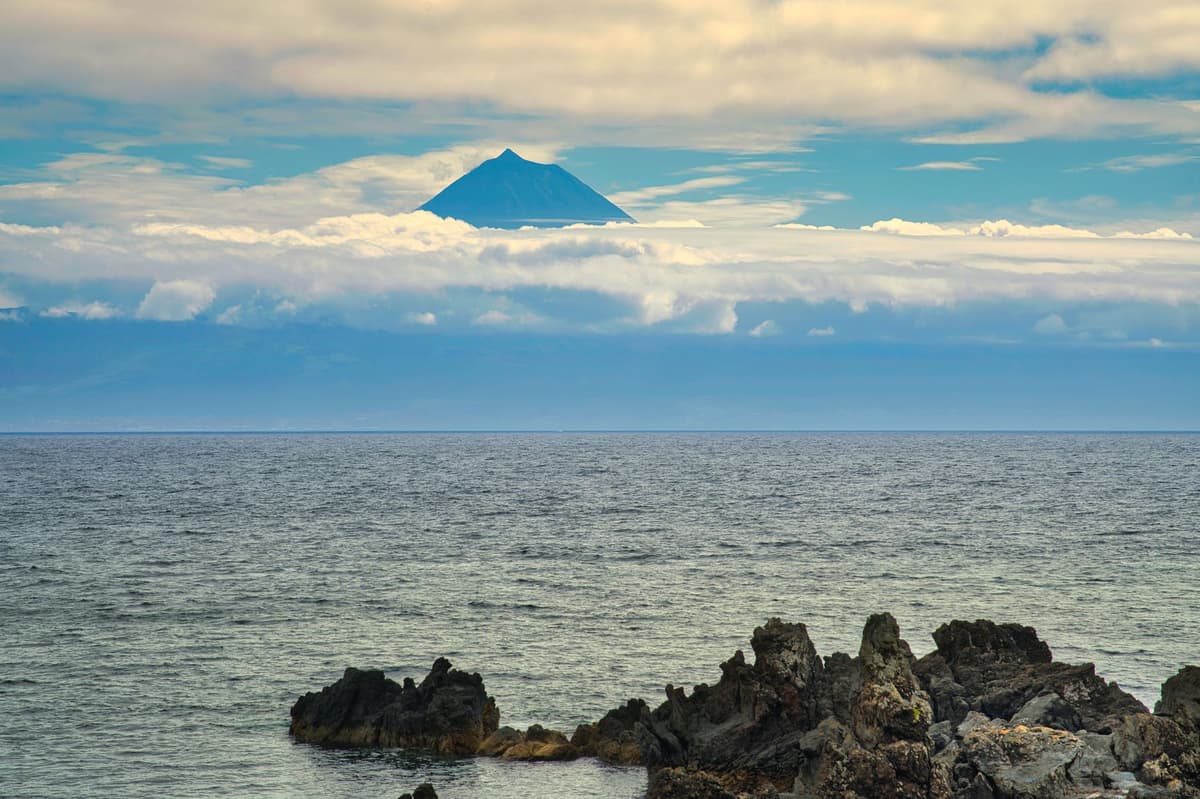 Le volcan Pico, point culminant du Portugal