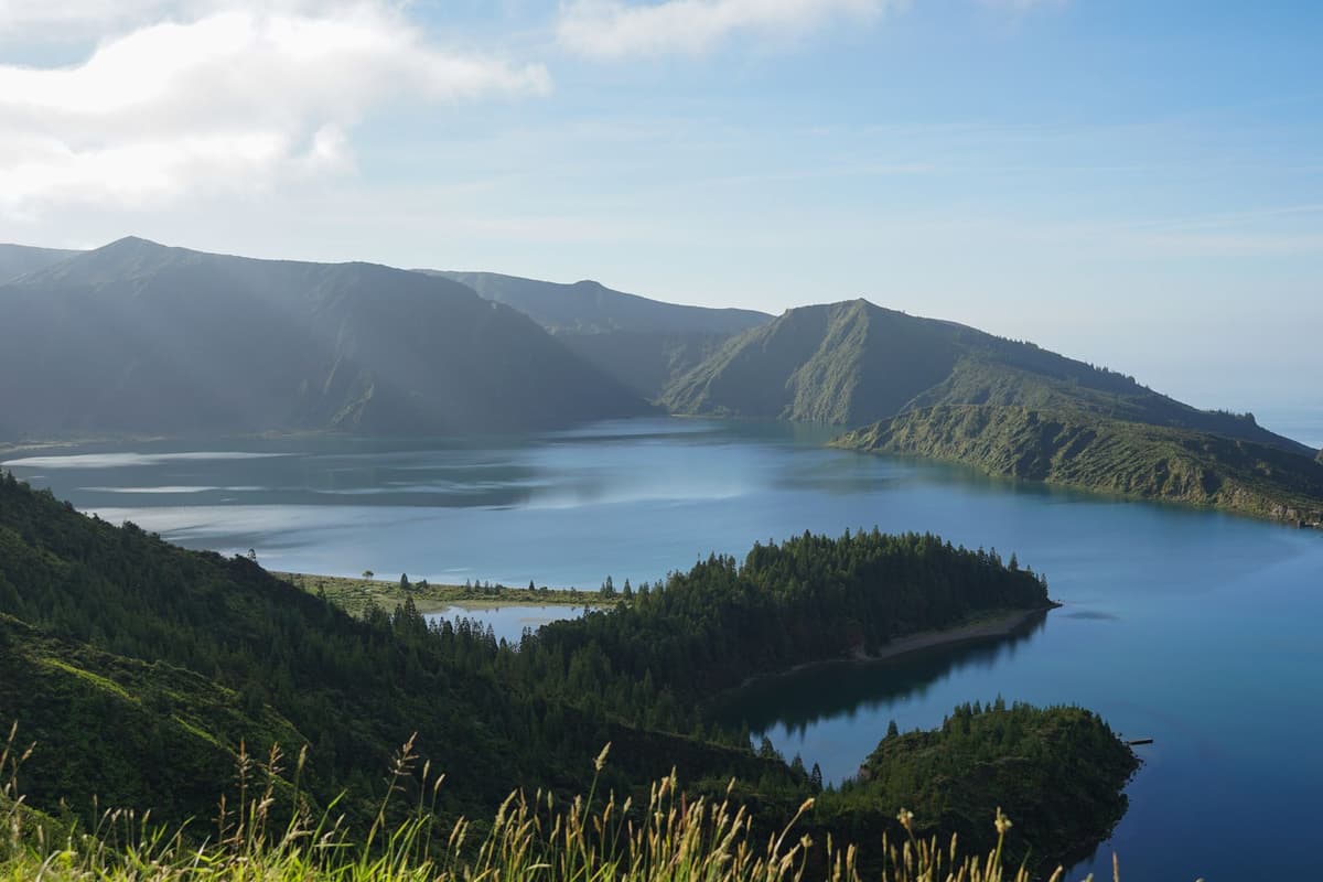 Lagoa do Fogo, dans le cratère volcanique de São Miguel