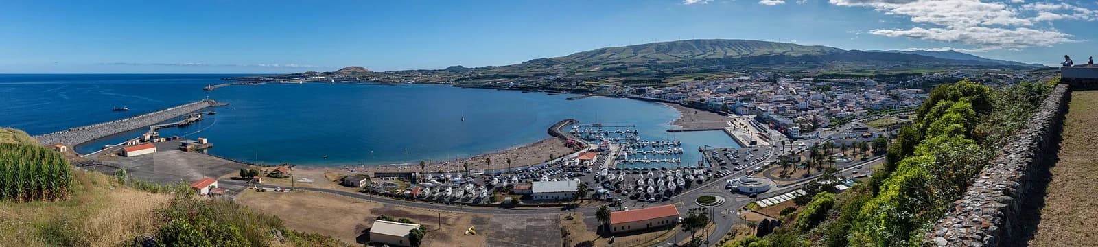 Baie de Praia da Vitória depuis le miradouro do Facho
