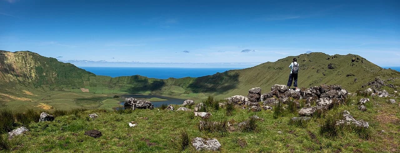 Le Caldeirão de Corvo, objectif terrestre des excursions depuis Flores