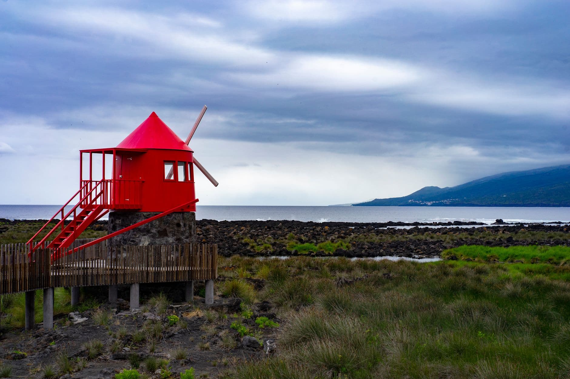 Un moulin à vent traditionnel sur l'île blanche de Graciosa