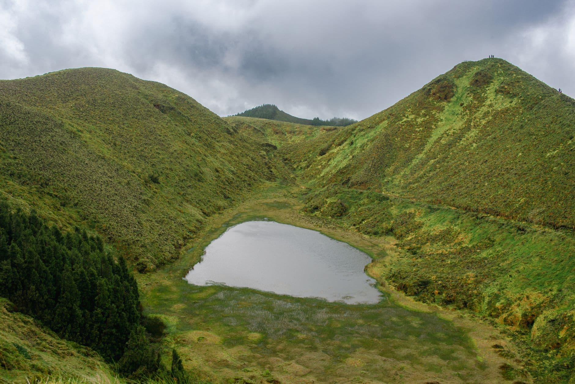 Les lacs de cratère de Sete Cidades sur l'île de São Miguel aux Açores