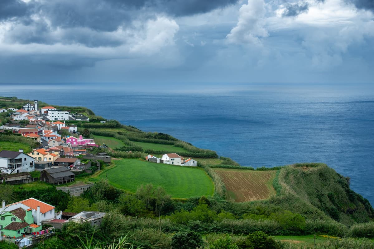 Village côtier traditionnel des Açores